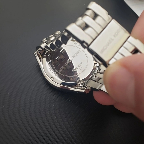 MK-5346 Womens Glitz Watch Oversized - Picture 5 of 13